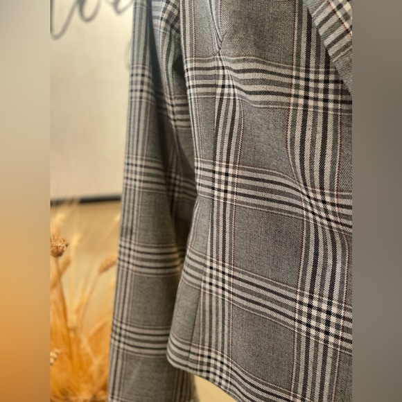 🚫✨S O L D✨🚫➖ H&M Woman’s Gray Blazer Jacket - Picture 9 of 10